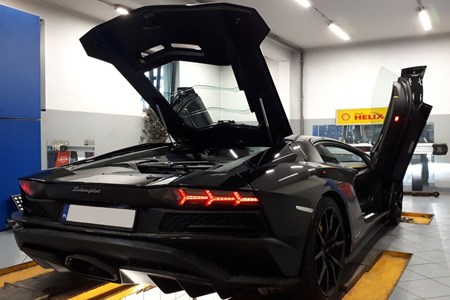 lamborghiniaventador15broler_.jpg